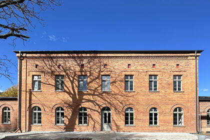 <span class="small-cap">Historia i Doświadczenie</span> Dekada tworzenia